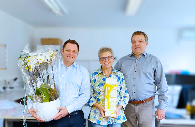 Übergabe Gruppenbild - Geschäftsleitung
